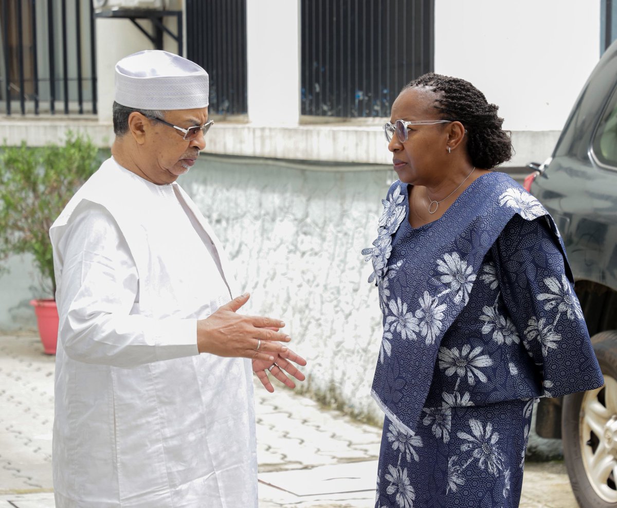 ONU_CIV's tweet image. 🗳️ Une mission d’évaluation préélectorale de l’@_AfricanUnion, conduite par SEM Mahamat Saleh Annadif, est en #CIV jusqu’au 15 juin. Sa rencontre avec l’équipe dirigeante de l’@ONU_CIV a souligné l’importance d’élections apaisées pour la paix &amp;amp; le développement durable. #ODD16