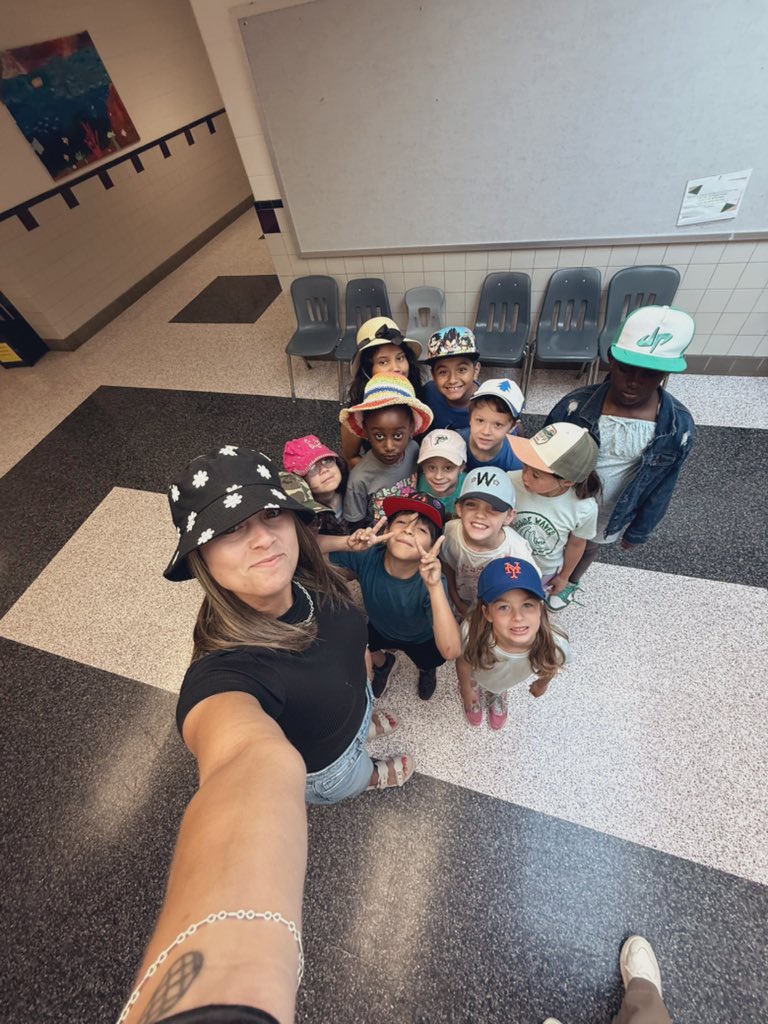 MissElizabethB tweet media