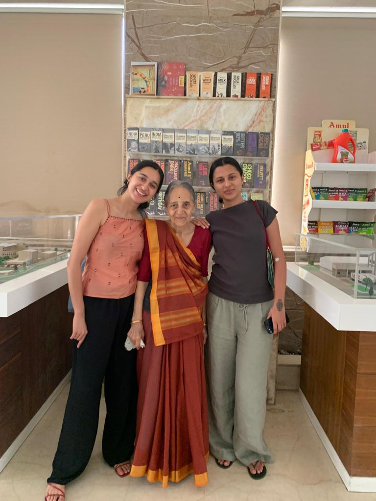 iamkamyabuch's tweet photo. Two of my community Nagar Brahmin sisters have lost their lives travelling from Ahmedabad to London on today’s flight. 

They had come to Gujarat to celebrate their Nani’s birthday. 

I pray they receive Sadgati and spend their next life in Kashi. Aum Shanti 🙏🏼🕉️ https://t.co/PKsmALllQZ
