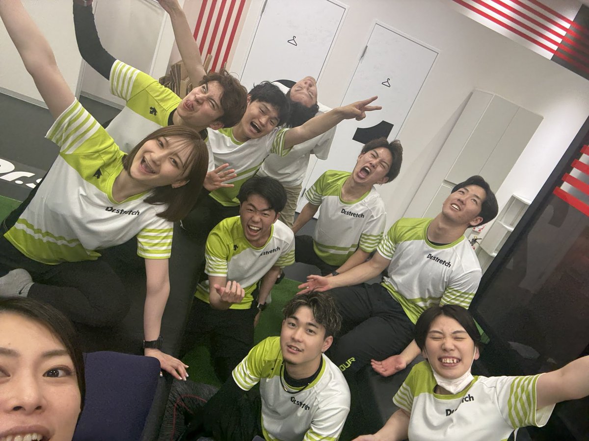 keiyama_minato's tweet photo. イオンモール大和郡山店
オープン前研修が終わりましたーー！

いろんな店舗から集まってきたメンバー。
お客様からありがとうをたくさんもらえるように
2日間たくさんのことをシェアして頭パンパン。

いよいよ土曜日オープンです✨✨
#ドクターストレッチ https://t.co/bdL46JH0X8