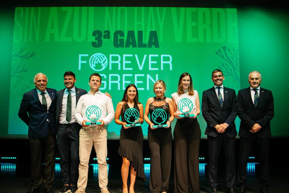 FELIZ DE RECIBIR EL PREMIO DE LA FUNDACIÓN FOREVER GREEN EN RECONOCIMIENTO A MI TRAYECTORIA COMO EXPLORADOR Y MI COMPROMISO CON EL MEDIO AMBIENTE.

#Exploración #Aventura #Sostenibilidad #Océanos