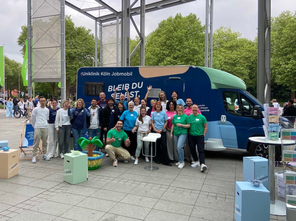 Die #UniklinikKöln war im Mai auf dem Junge Pflege Kongress in Bochum, um Kontakte mit potenziellen Bewerbenden zu knüpfen. Viele gute Gespräche und mit mehr als 2.500 Besuchenden eine der wichtigsten Kongresse für den pflegerischen Nachwuchs: uk-koeln.de/uniklinik-koel…