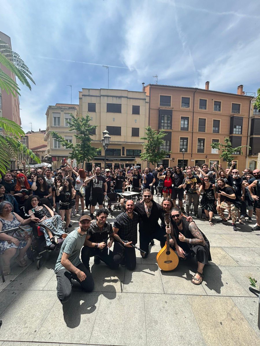 Esta mañana en nuestro acústico del <a href="/ZLiveOficial/">Z! Live</a>.

Nos vemos mañana, no os lo perdáis que se vienen sorpresas…

¡Salud y Salduie!