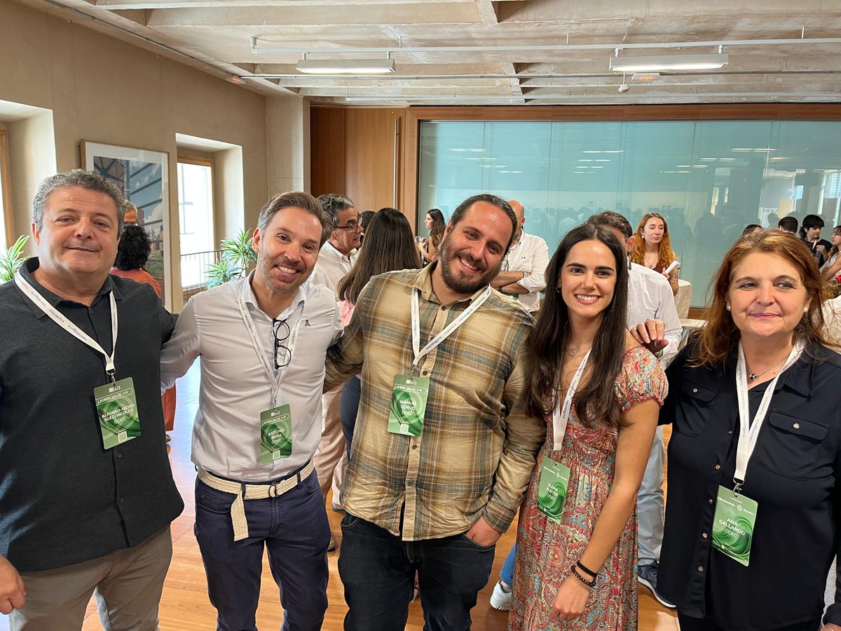 Además de la ponencia que hemos presentado hoy en #LaArroba de <a href="/ia_asociacion/">Insights + Analytics España</a> , una parte de nuestro equipo ha estado allí para aprender. ¡ Y no todos están en la foto!
