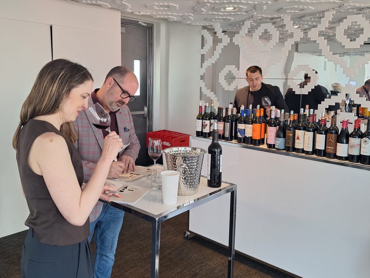 Ribera del Duero conquista Canadá en un exitoso Roadshow internacional

Las ciudades de Montreal y Toronto han acogido con entusiasmo las jornadas profesionales organizadas por la D.O. Ribera del Duero los pasados 9 y 11 de junio, en las que el vino y la excelencia se dieron la