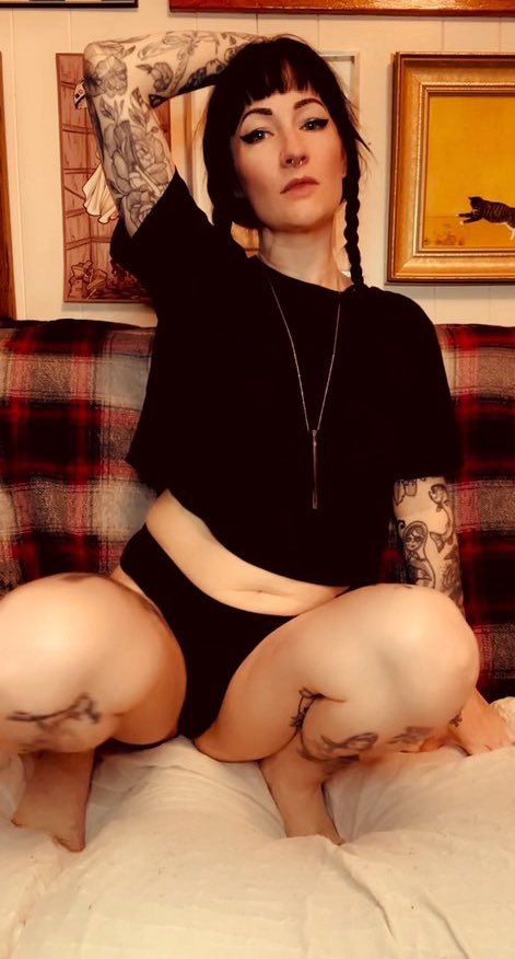 maple_massacre's tweet photo. You know where to find the good stuff. 

#cute #pinup #stoner #linkinbio #tattedbadass #tatted https://t.co/v22puhPI5V