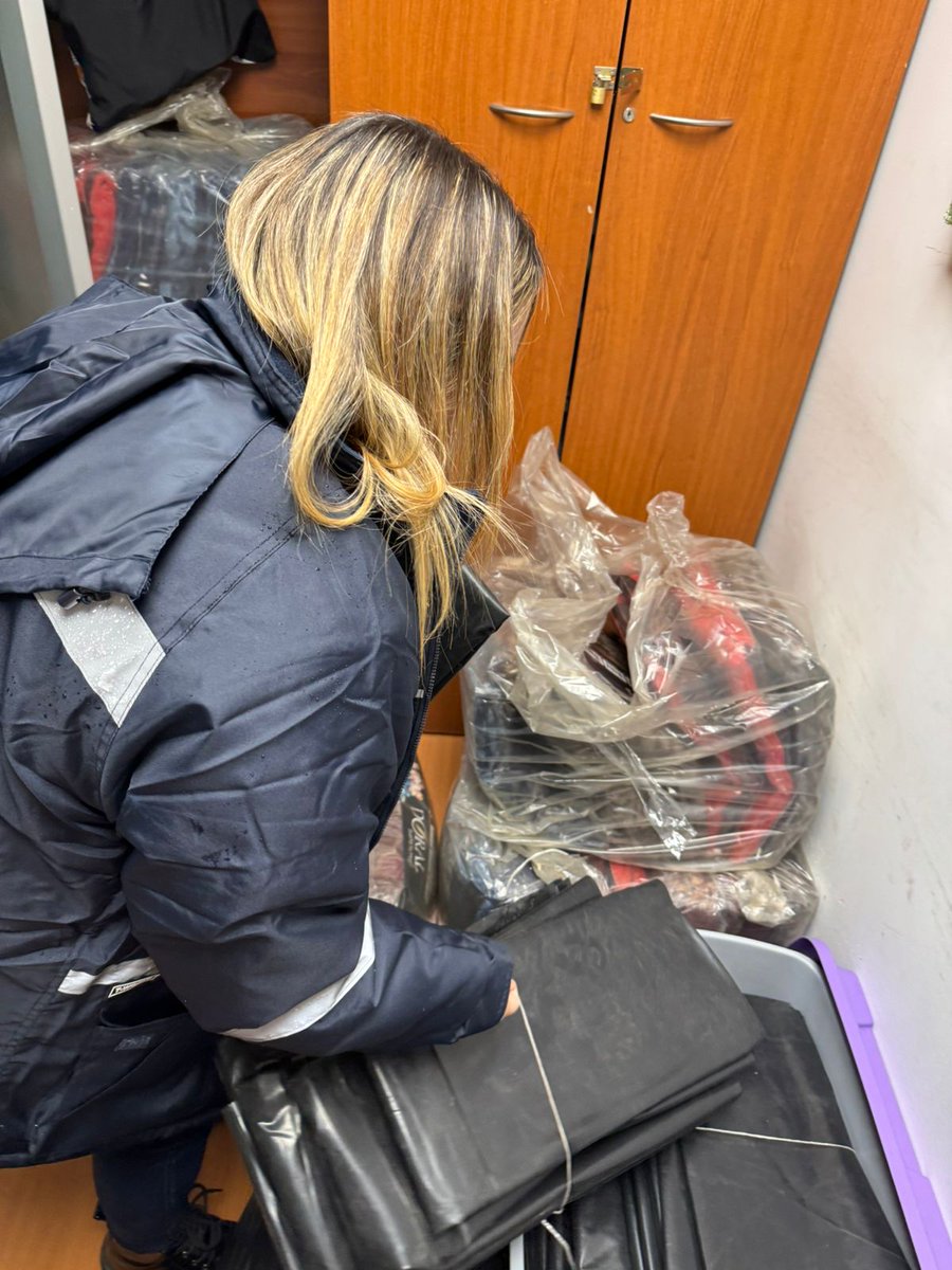 Municipalidad Colina (@municolina) on Twitter photo ๐ฆบ ๐๐ค๐จ๐๐ฃ๐ข๐ฆ ๐ ๐จ๐ก๐๐๐๐ฃ๐๐๐๐ฆ ๐๐ข๐ก๐ง๐๐ก๐จฬ๐๐ก ๐๐ฃ๐ข๐ฌ๐๐ก๐๐ข ๐ ๐๐ ๐๐ข๐ ๐จ๐ก๐๐๐๐ ๐ฃ๐ข๐ฅ ๐๐๐ฆ ๐๐๐จ๐ฉ๐๐๐ฆ
Desde primera hora de esta maรฑana los equipos municipales se desplegaron en terreno para ir en ayuda de los hogares que hayan enfrentado ๐ฆบ ๐๐ค๐จ๐๐ฃ๐ข๐ฆ ๐ ๐จ๐ก๐๐๐๐ฃ๐๐๐๐ฆ ๐๐ข๐ก๐ง๐๐ก๐จฬ๐๐ก ๐๐ฃ๐ข๐ฌ๐๐ก๐๐ข ๐ ๐๐ ๐๐ข๐ ๐จ๐ก๐๐๐๐ ๐ฃ๐ข๐ฅ ๐๐๐ฆ ๐๐๐จ๐ฉ๐๐๐ฆ
Desde primera hora de esta maรฑana los equipos municipales se desplegaron en terreno para ir en ayuda de los hogares que hayan enfrentado