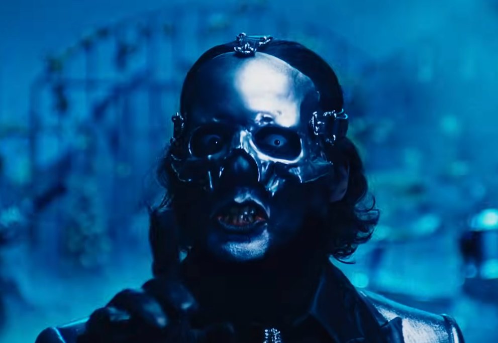 I'm still back head still not over how V looks in Lachryma 

I love this weird lil man I can't wait to see him be a weirdo live-