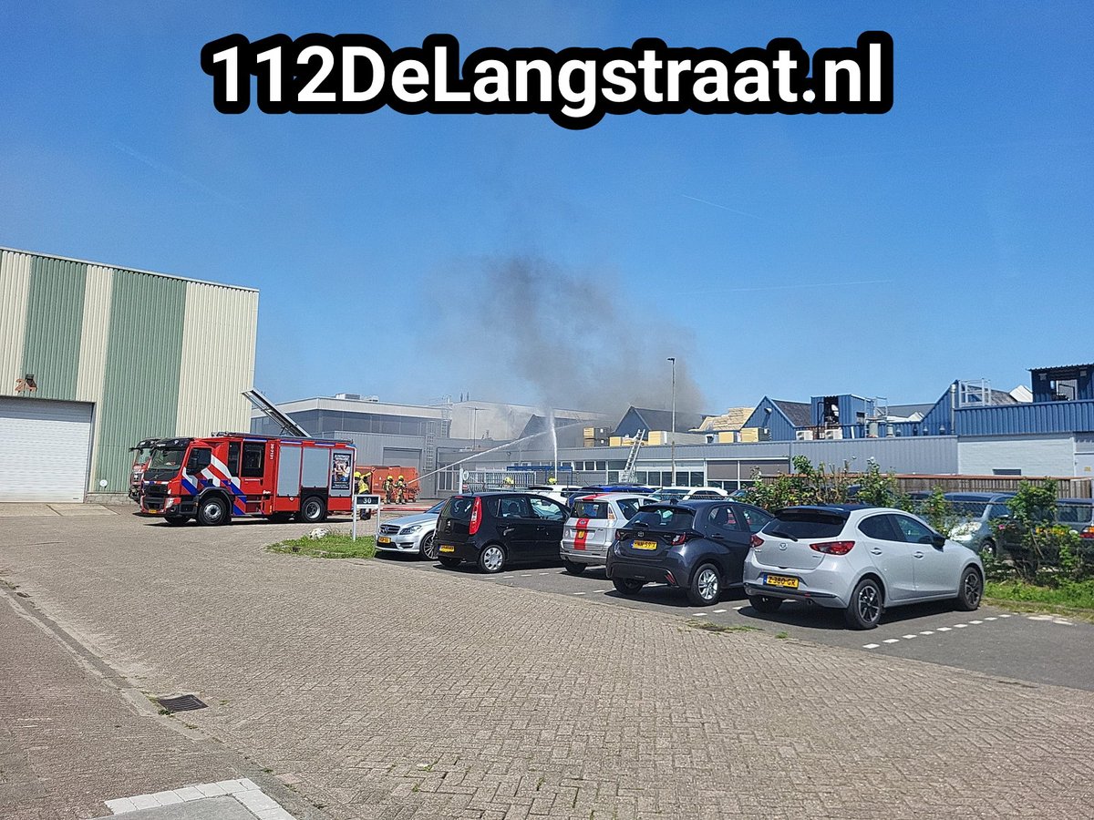 Brand bij Daelmans Banket, brandweer massaal ter plaatse
