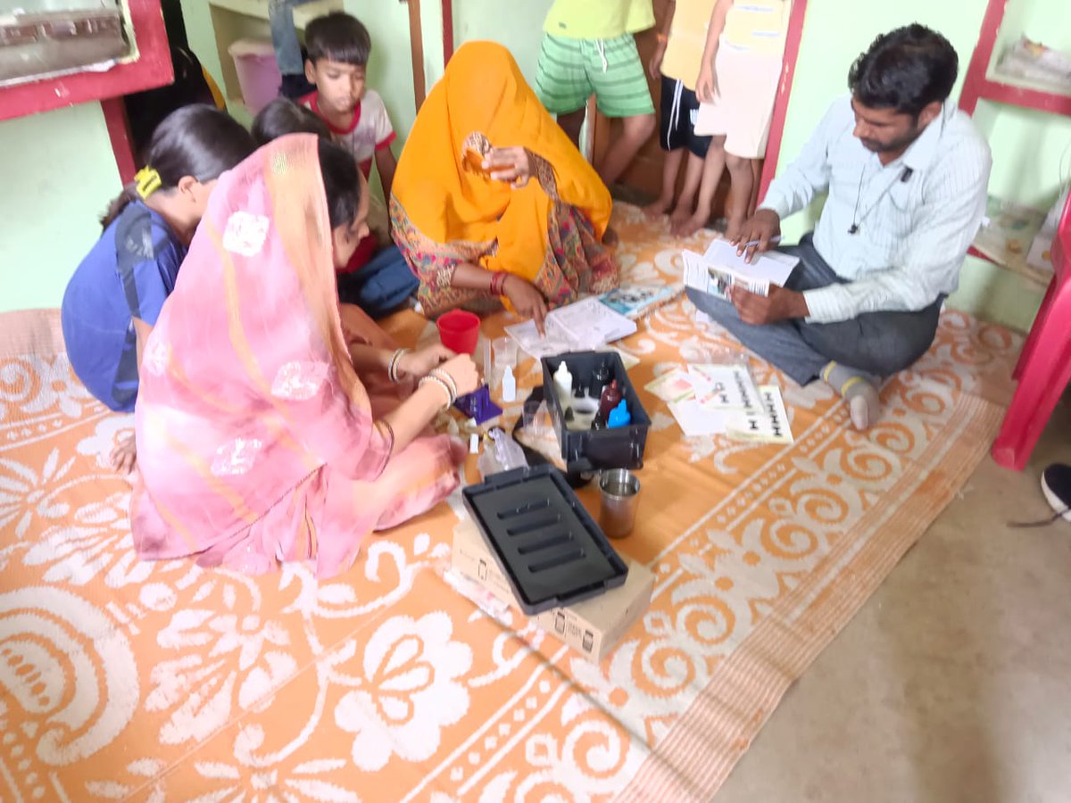 राजस्व ग्राम लोढ़िया खुर्द में लोगों जल के प्रति जागरूक किया गया साथ ही एफ टी के महिलाओं को प्रशिक्षण दिया गया एवं जल जांच करके सिखाया गया <a href="/CMOfficeUP/">CM Office, GoUP</a> <a href="/CRPaatil/">C R Paatil</a> <a href="/DoWRRDGR_MoJS/">Ministry of Jal Shakti, DoWR, RD&GR, GoI</a> <a href="/InfoDeptUP/">Information and Public Relations Department, UP</a> <a href="/jaljeevan_/">Jal Jeevan Mission- #JalJeevanMission #HarGharJal</a> <a href="/swatantrabjp/">Swatantra Dev Singh</a> <a href="/swsmup/">State Water & Sanitation Mission, Uttar Pradesh</a> <a href="/DmChitrakoot/">Social Media Cell DM Chitrakoot</a> <a href="/ChitrakootDm/">DM Chitrakoot</a> #savewater 
#JalJeevanMission