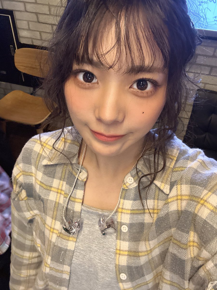 @Weekly_QWER: Jun,12,2025 Siyeon naver fancafe post MINGMING💛 Hi! I want to eat hotteok in Busan!! Seed hotteok!! Is it that delicious? I should try it if I have time hehe I had fun at BOF today!! I think I had a lot of energy today, how was it? It's the kind of weather that makes…