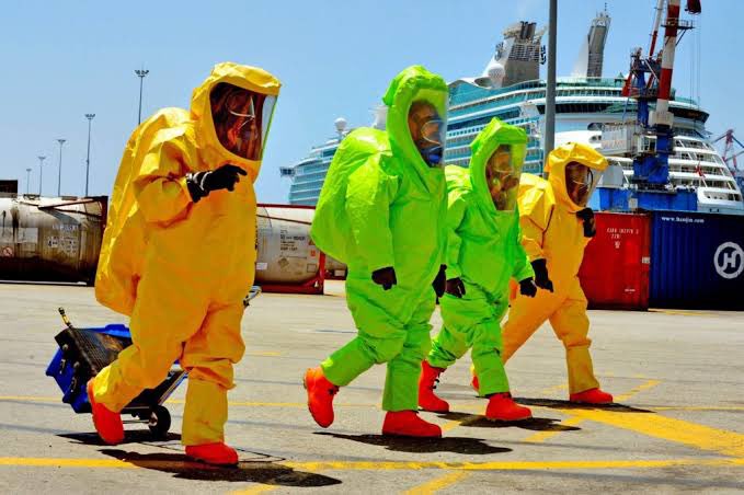 elgiddo's tweet photo. @perlarray Hazmat Man https://t.co/o3yognHATl
