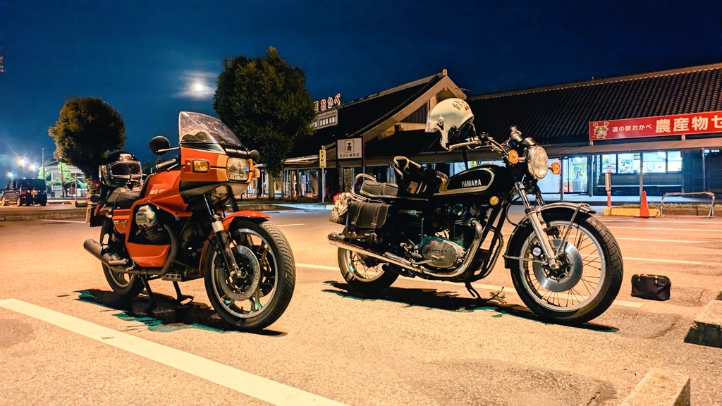 KING_GS400's tweet photo. 妻も乗りたいと言うので仕方なく。。。
#モトグッチ #MotoGuzzi #ルマン #LeMans #TX650 #バイクのある風景 https://t.co/CLHnxbAwNJ