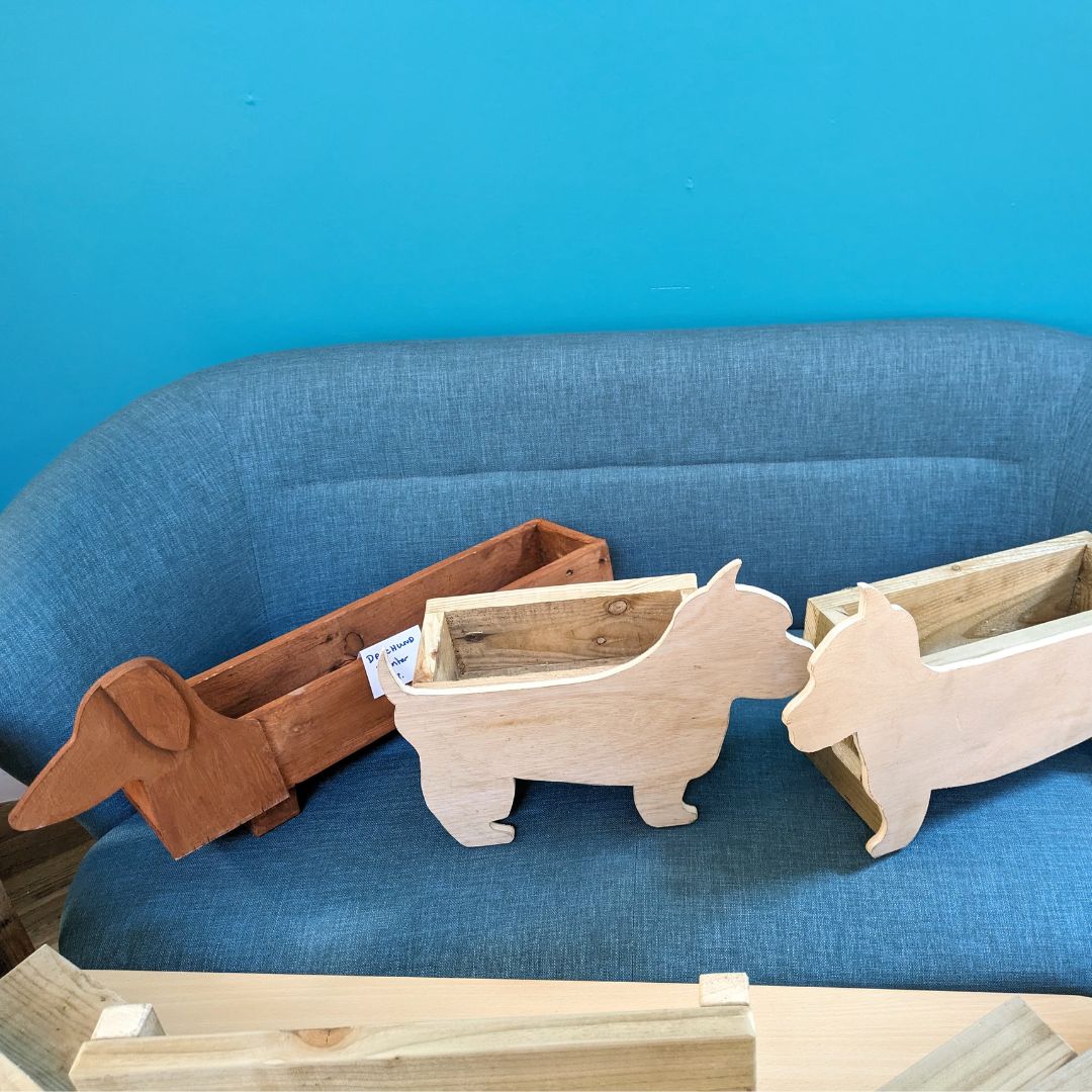 We’ve had a very special delivery for our Coffee Morning on Friday 4 July! ✨📦The incredibly talented Norman has handcrafted a stunning collection of planters, bird houses, and feeders. Join us between 10am and 1pm to buy a one of a kind gift and support a wonderful cause 💛