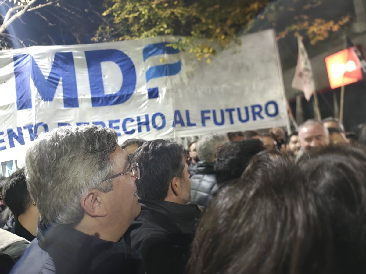 Condenan a Cristina: atacan al pueblo. 

Estamos con el <a href="/MOVIMIENTODAF/">Movimiento Derecho al Futuro</a> en la calle, movilizados y movilizadas, para defender colectivamente la democracia y la patria.