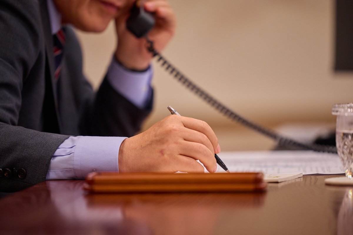 오늘 앤서니 알바니지 호주 총리와 첫 통화를 가졌습니다.

저와 알바니지 총리는 양국이 포괄적 전략 동반자 관계에 기반하여 무역과 투자를 확대하고 역내 안정과 번영을 촉진하자는 데에 의견을 같이했습니다.

양국은 모두 민생 회복을 최우선 과제로 두고 있고, 급변하는 정세 속에서 실용외교를