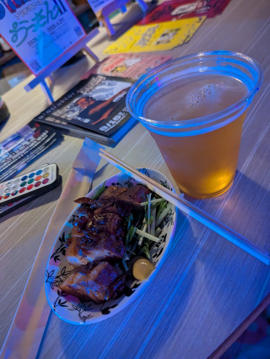 _duck's tweet photo. 今日もフェー飯は旨い！！
水餃子とビール
豚バラたいたんとビール
#勝手にせんべろセット
#barfader
#リンリンハウス 3年目突入 https://t.co/njOLnxXrAz