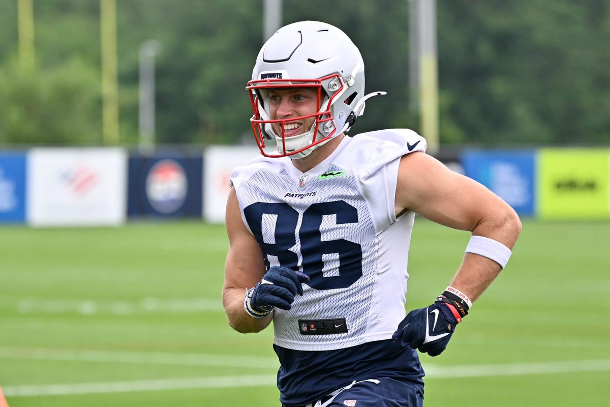 Savage (@savagesports_) on Twitter photo Mike Vrabel on Efton Chism
Per: <a href="/ByMarkDaniels/">Mark Daniels</a>
“I think he’s a talented player. I think he has a certain skill set. He’s dedicated. He’s studied extremely hard,” Vrabel said. “He has a good feel for what we’re asking him to do. I think the biggest thing for receivers is that Mike Vrabel on Efton Chism
Per: <a href="/ByMarkDaniels/">Mark Daniels</a>
“I think he’s a talented player. I think he has a certain skill set. He’s dedicated. He’s studied extremely hard,” Vrabel said. “He has a good feel for what we’re asking him to do. I think the biggest thing for receivers is that