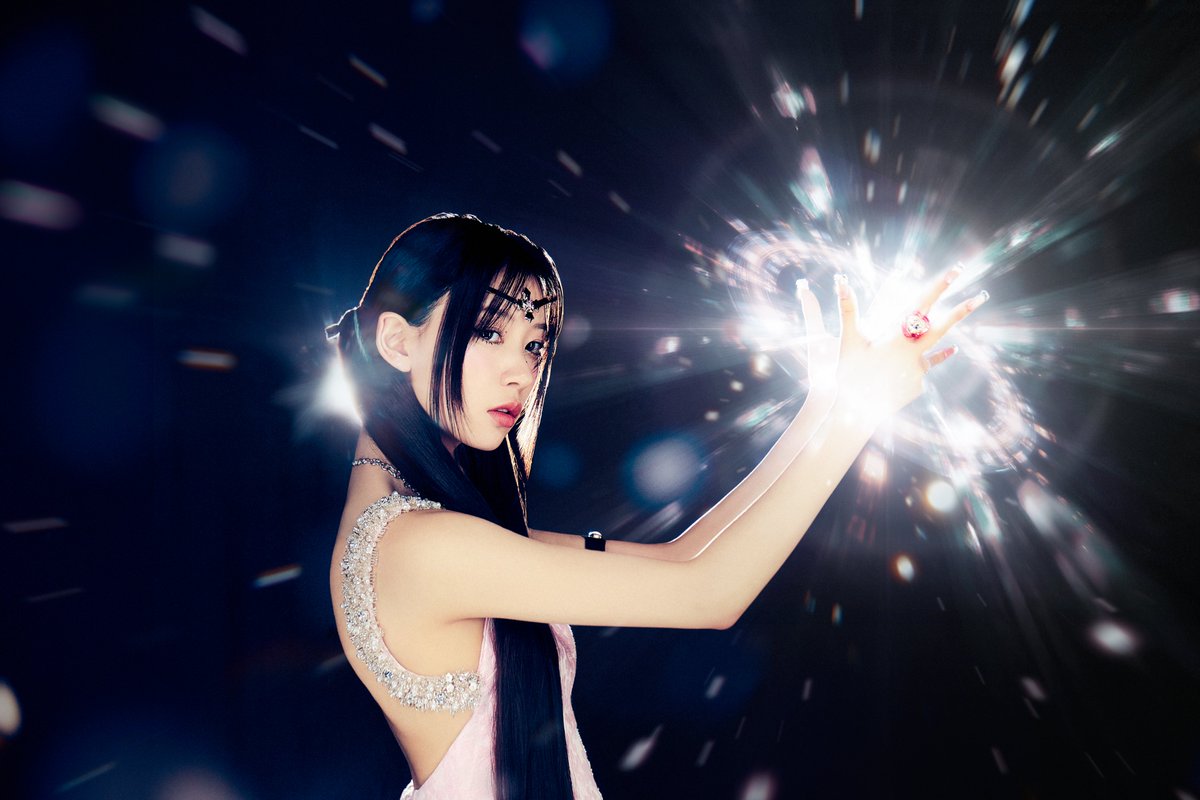 ILLIT 'bomb' Concept Photo (MAGIC BOMB Ver.) - #MOKA #모카 #아일릿