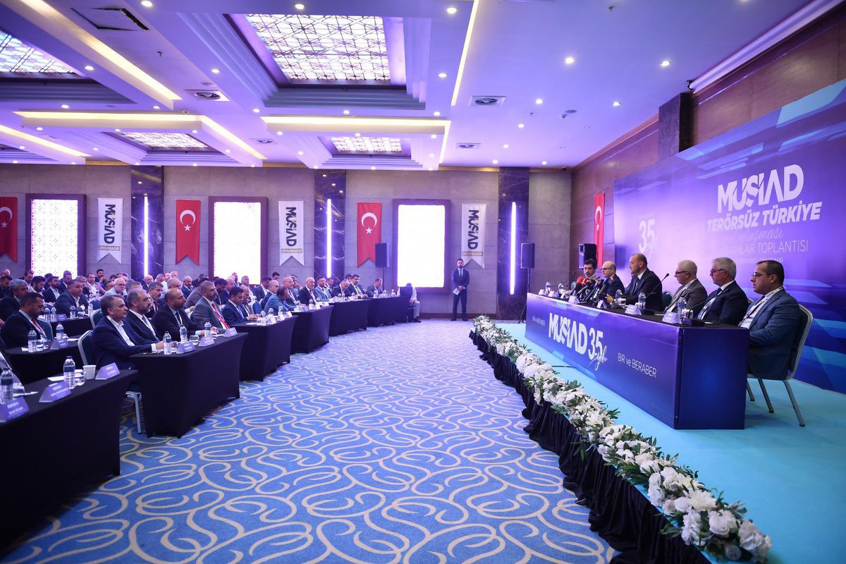 Bugün Diyarbakır’da düzenlenen MÜSİAD Terörsüz Türkiye Buluşması Başkanlar Toplantısı, Genel Başkanımız Burhan Özdemir (<a href="/BurhanOzdemirTR/">Burhan Özdemir</a>) Yönetim Kurulu Üyelerimiz ile yurt içindeki Şube ve Temsilcilik Başkanlarımızın katılımıyla gerçekleştirildi.

Toplantı sonucunda MÜSİAD