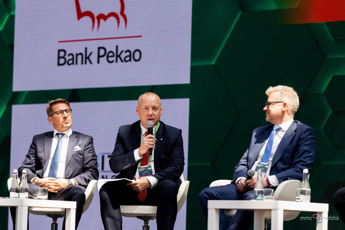 Kongres Bezpieczeństwo Polski (@totalsecuritypl) on Twitter photo Sektor bankowy na rzecz finansowania bezpieczeństwa. 
W trakcie dyskusji poruszono m.in. finansowanie obronności, fundusz preferencyjnych kredytów i kryteria dla wnioskodawców. Sektor bankowy na rzecz finansowania bezpieczeństwa. 
W trakcie dyskusji poruszono m.in. finansowanie obronności, fundusz preferencyjnych kredytów i kryteria dla wnioskodawców.
