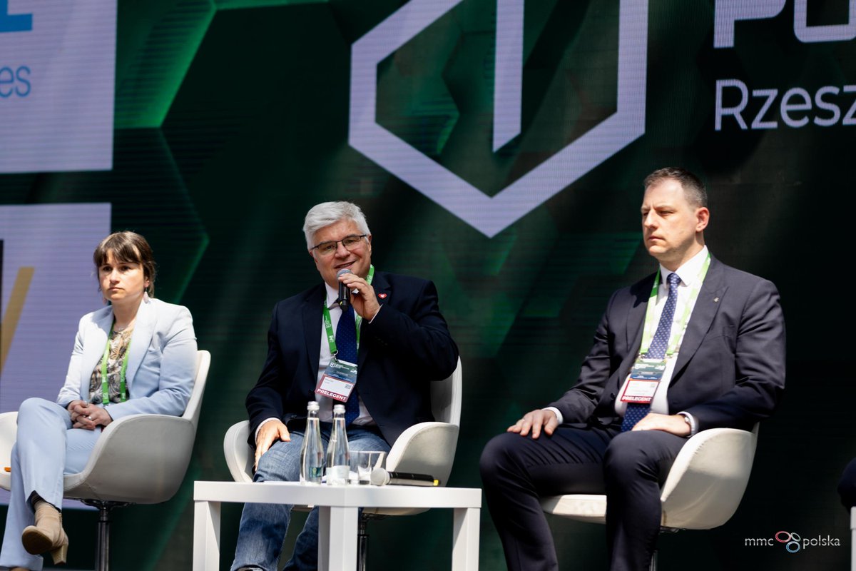 PortPolska_info's tweet image. - Na przykładzie lotniska w Rzeszowie ✈️widzimy, jak istotna jest infrastruktura lotniskowa dla systemu odporności kryzysowej Polski 🇵🇱 - @LasekMaciej @MI_GOV_PL. 

- Rozwiązania #DualUse (infrastruktury podwójnego przeznaczenia) są dziś standardem, zgodnie z którym realizujemy