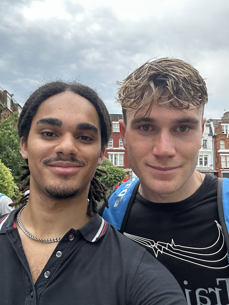 GauffWinwhen's tweet image. I MET JACK DRAPER at Queens ( face reveal )
