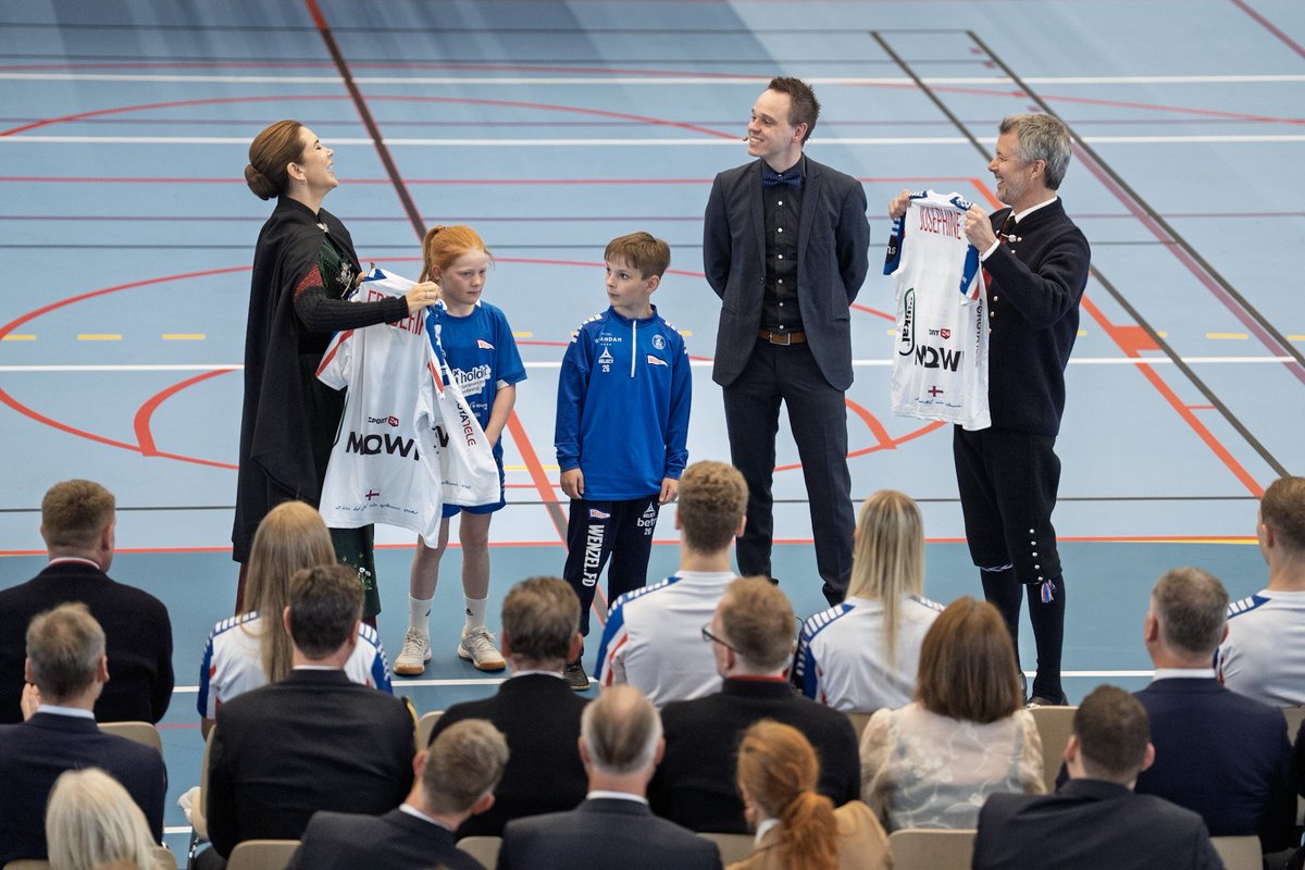 Tinganes's tweet image. Highlights from the first day and a half of the 🇩🇰 Royal Visit to the 🇫🇴 Faroe Islands.