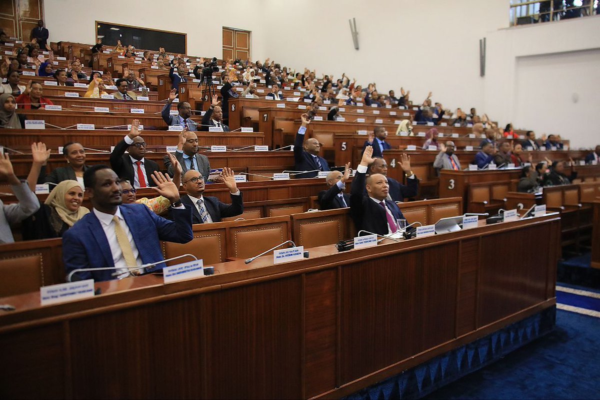 ምክር ቤቱ የኢትዮጵያ የውጭ ሀገር ሥራ ስምሪት ረቂቅ አዋጅን መርምሮ ለሚመለከተው ቋሚ ኮሚቴ መራ።
ረቂቁ ዜጎቻችን በውጭ ሀገር ለስራ ሲሰማሩ መብታቸው፣ ጥቅማቸው እና ክብራቸው ተጠብቆ እንዲሰሩ የሚያስችል መሆኑ ተገልጿል፡፡