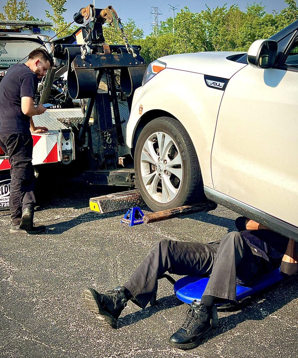 r_fototkr's tweet photo. Morning
#cookcountysheriffsdepartment #catalyticconverter #freeevent #Chicago #menatwork #preventtheft https://t.co/FbYgr7tk6P
