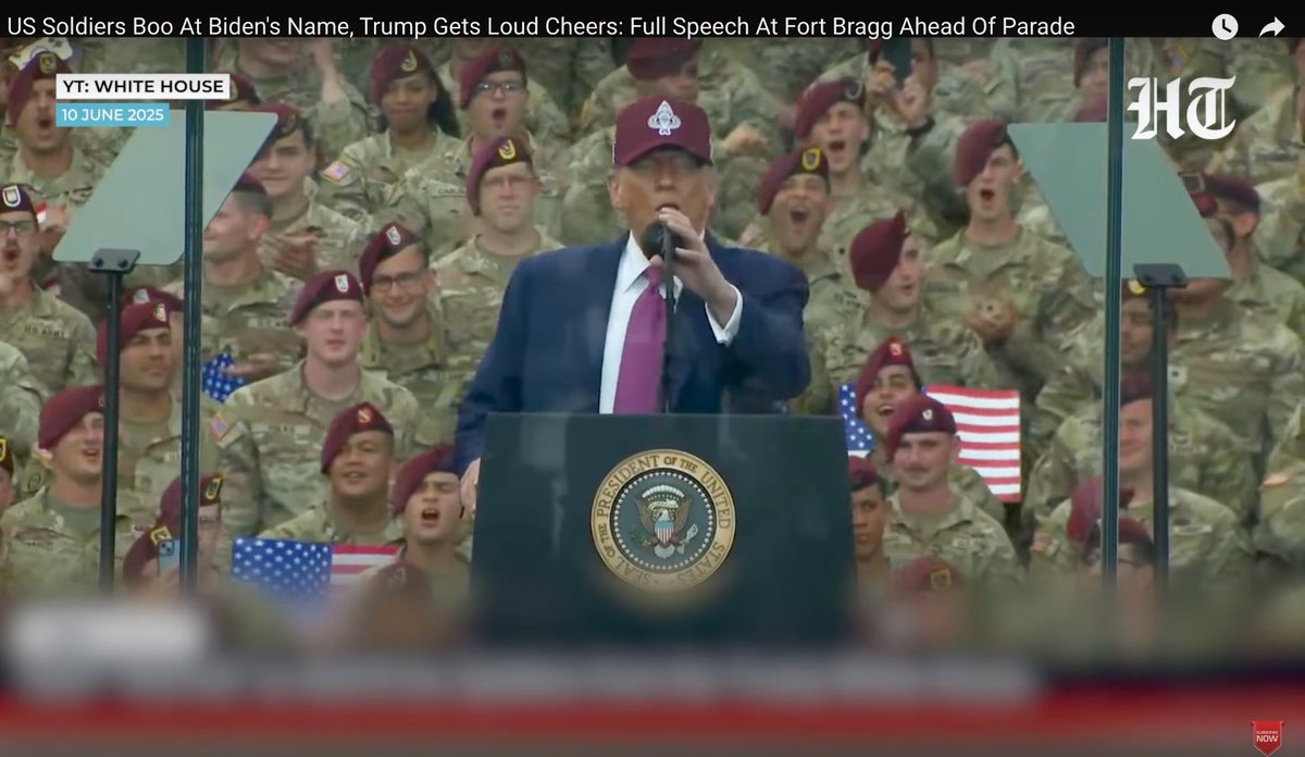 “Il fascismo dovrebbe piuttosto chiamarsi corporativismo, perché rappresenta la fusione tra Stato e potere economico.” — Mussolini

La scena andata in onda ieri, durante l’ennesimo comizio iper-ideologico di Donald Trump, ha segnato un punto di non ritorno. Alle sue spalle,
