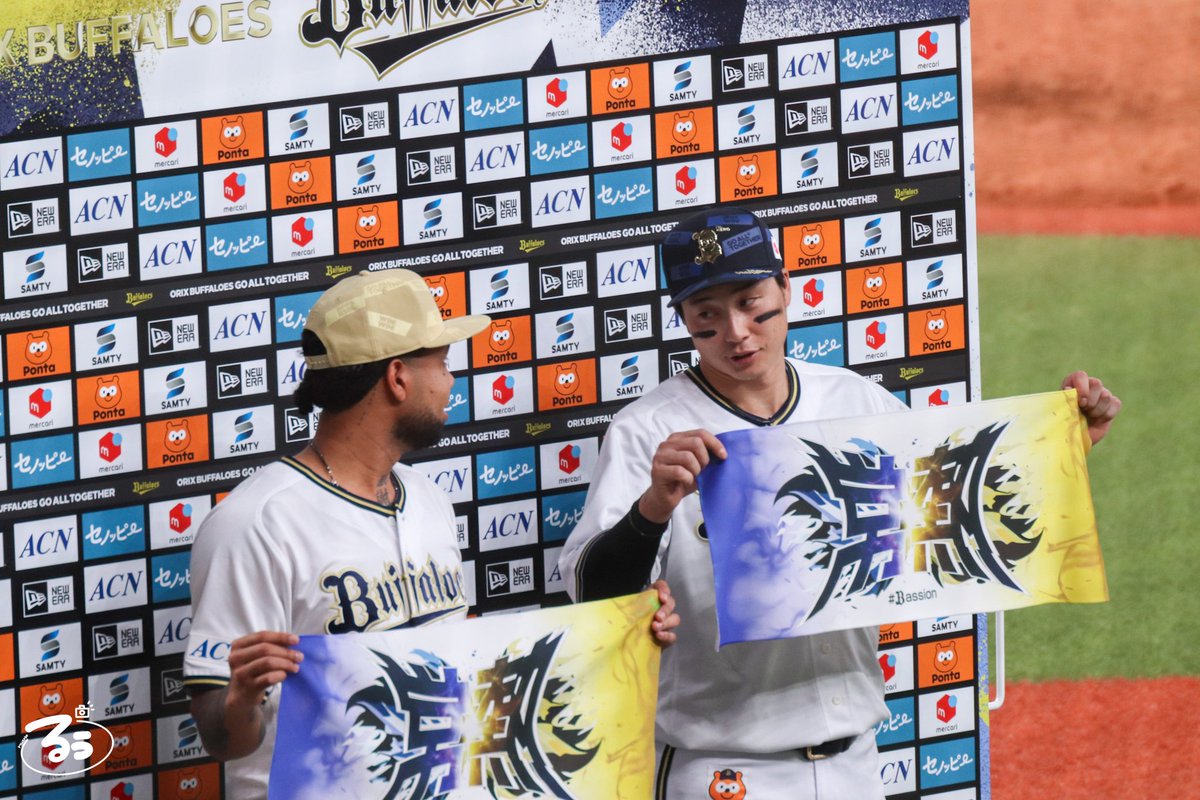 ru_sp30's tweet image. 同級生のヒロイン✨
エスピーは先週に引き続きお立ち台立ってくれてありがとう！
そしてひろーかさんもタイムリーありがとう！
幸せだ！！！！！！！！！！

#廣岡大志
#エスピノーザ
#オリックスバファローズ