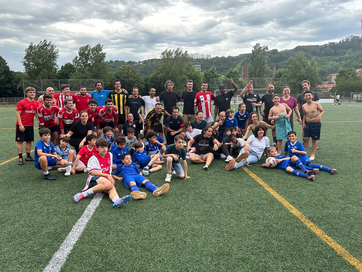 ⚽ Partido de Familias de final de temporada

❤️🖤 DB FAMILIA 🖤❤️