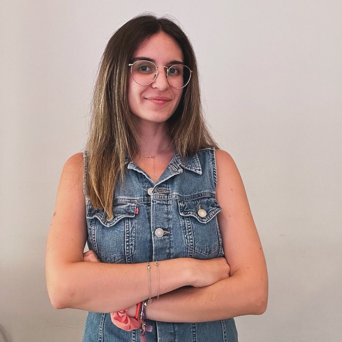 Continuem amb l’anunci de fitxatges de la temporada 🥰 avui us presentem la Cris Castilla, periodista tot terreny 🌋

La Cris Castilla Martínez és periodista especialitzada en Cultura de Pau i directora i guionista de documentals.

🧡🧡🧡🧡🧡🧡