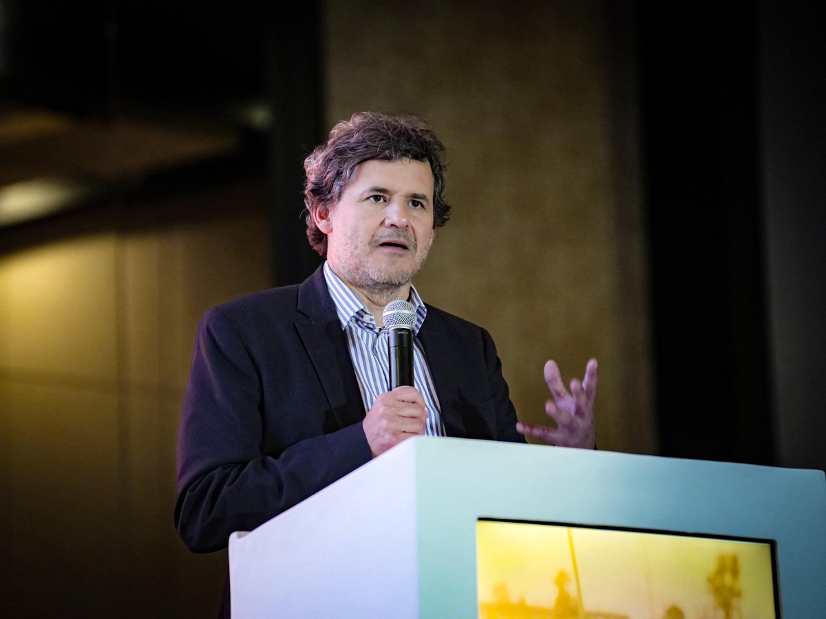 El llamado es claro:
🧠 Repensemos el campo
🤝 Construyamos consensos
🌿 Apostemos por un agro sostenible y con futuro. 

Si quieres escuchar la intervención completa ingresa aquí. 🔗 facebook.com/caracolradio/v…