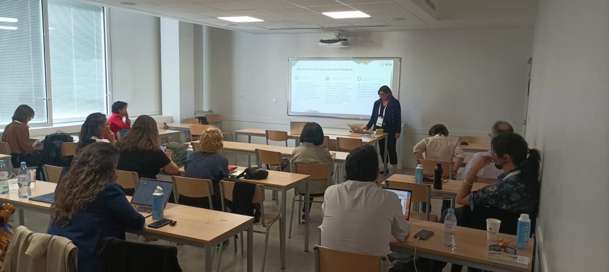 elcolegiohgo's tweet photo. Como parte del fortalecimiento del proceso de internacionalización, la Dra. Gabriela Yolanda Castañón García, participó en el Encuentro Internacional del Consejo Europeo de Investigación en Ciencias Sociales de América Latina (#CEISAL) 2025, celebrado en #París, #Francia. 🇫🇷 https://t.co/Cg5bAXSASE
