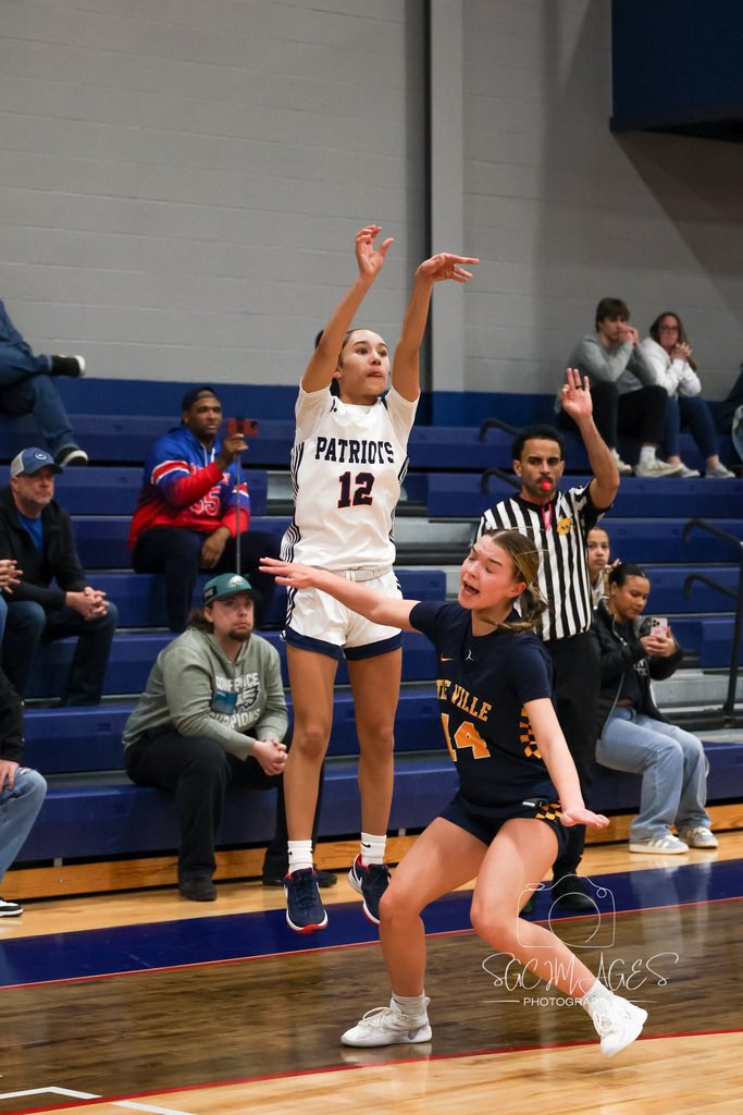 Natalia Holmes tweet media