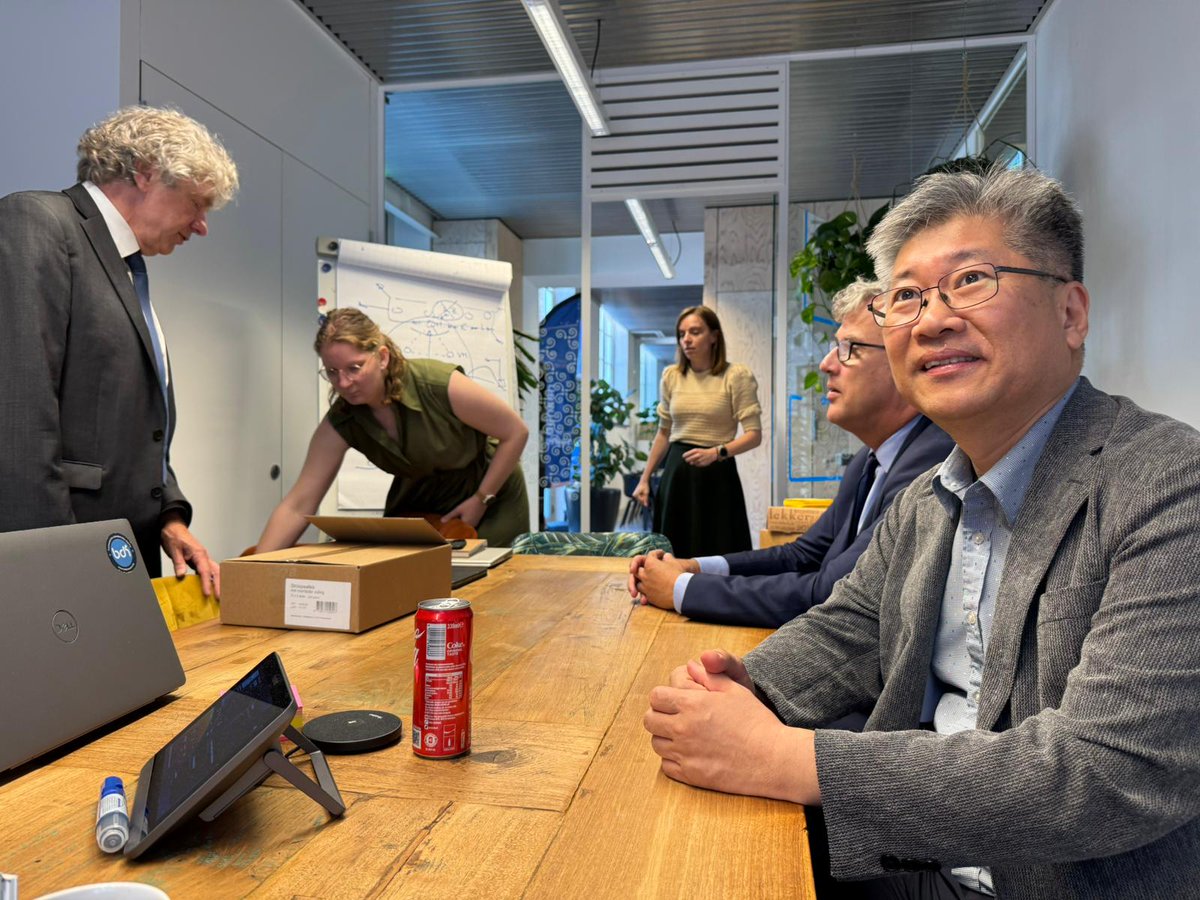 I am in Delft 🇳🇱 today, where I had a chance to discuss some of <a href="/ConnektNL/">Connekt</a>'s initiatives to achieve CO2-reduction targets and digital optimisation in logistics and freight. Thank you, <a href="/connektnico/">Connekt - Nico Anten</a>, for the hospitality and insightful discussions your team offered us!
