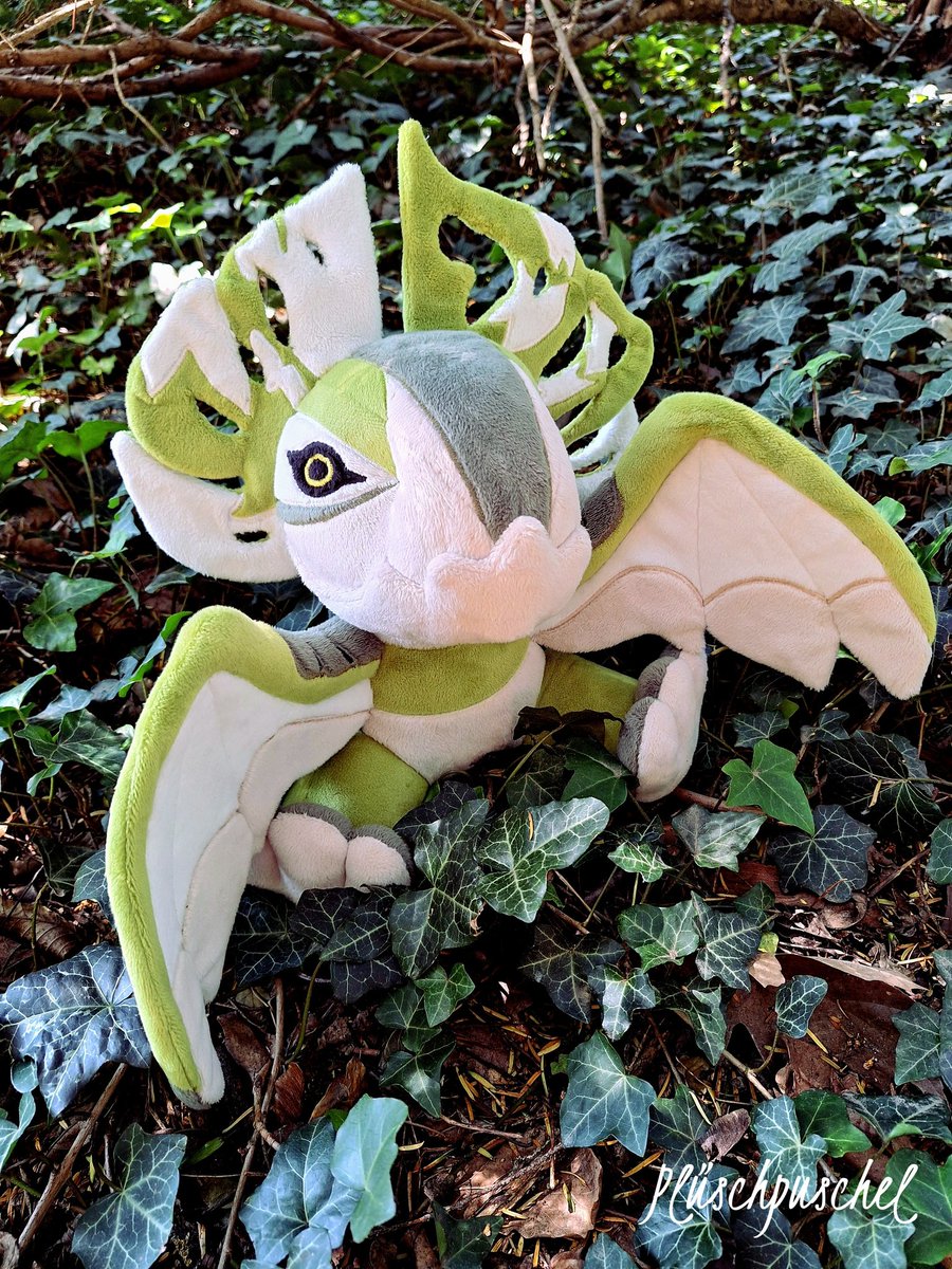 pluesch_puschel's tweet image. Finally took some pictures of my Monster Hunter OC Wildtail~
He is an ancient forest Yian Kut-Ku 🌿