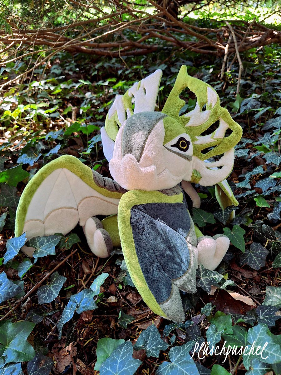 pluesch_puschel's tweet image. Finally took some pictures of my Monster Hunter OC Wildtail~
He is an ancient forest Yian Kut-Ku 🌿