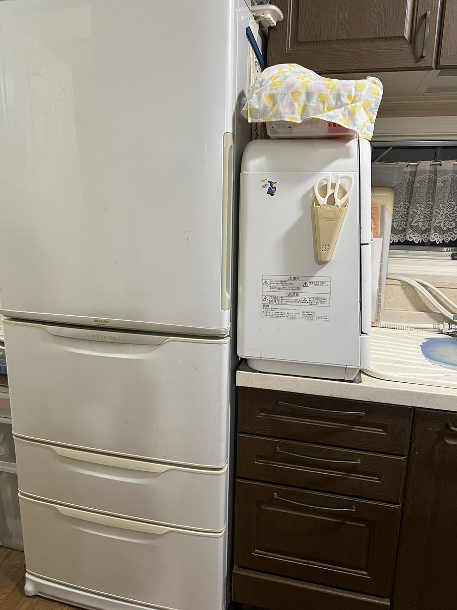 26年間お世話になった冷蔵庫と 今日で、さよならでした👋 冷蔵庫に