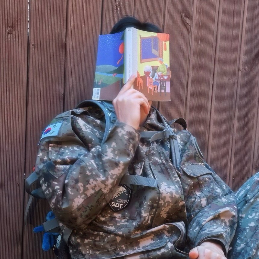 one year of my page!! even though i couldnt make it that far, being here last year today and now reuniting with taehyungie &amp; bangtan, counting the days for this is so special 🥹🤍