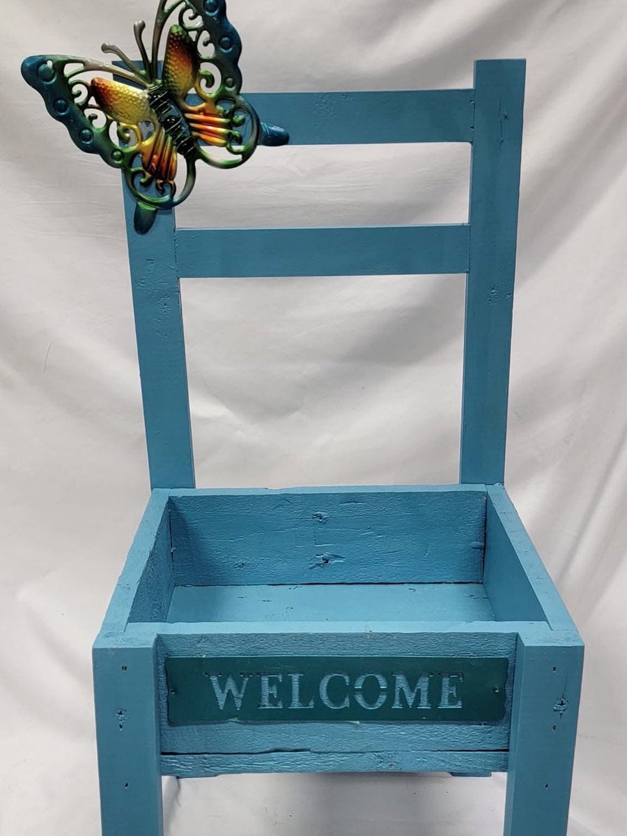 Check out more of our furniture! We love what we do, and know you will too! Just message us with any questions or personal designs!

#butterfly #furniture #chair #woodworker #thursday