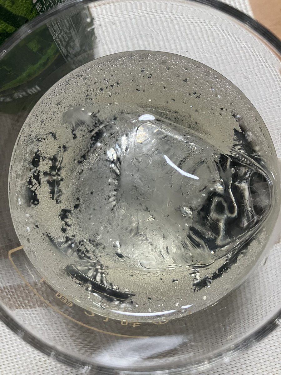 mayu_tsuba's tweet photo. ちょっといいお酒飲む時は夜barのグラス使ってます🥃
白州おいし！！！ https://t.co/WkMfvxUB2o