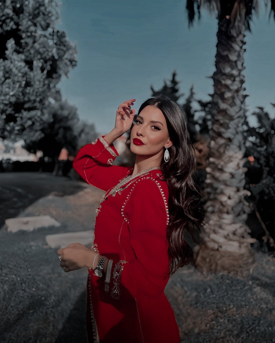 mention etkinliğii   

    hedef 100 ment 150 retweet

    • kullanılacak taglar

Hira #Hira 
MahassineMerabet #MahassineMerabet