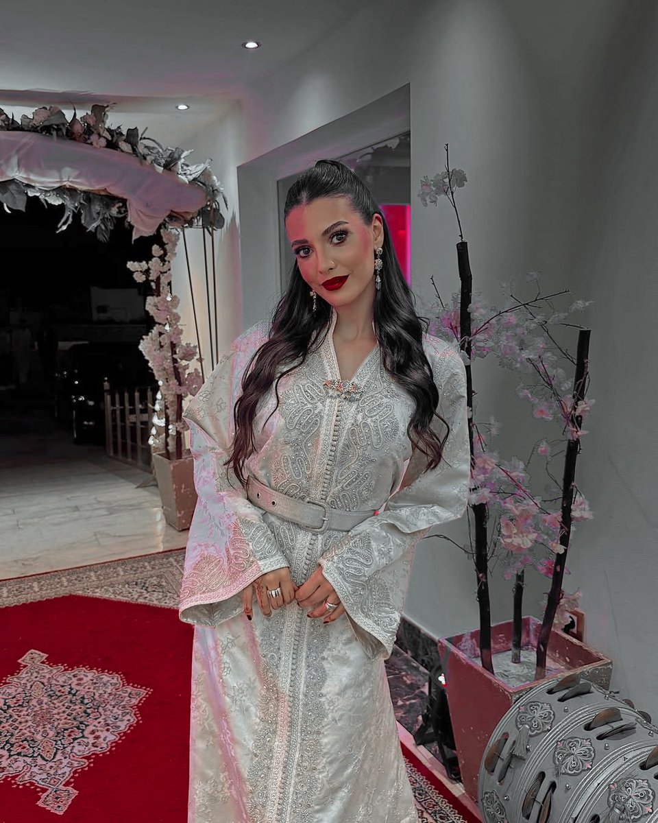 mention etkinliğii   

    hedef 100 ment 150 retweet

    • kullanılacak taglar

Hira #Hira 
MahassineMerabet #MahassineMerabet