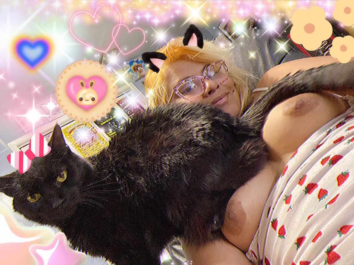 WiccanLuna's tweet photo. My kitty is fat 😩👌🐱🩷🩵

https://t.co/ZCsDs5cdYQ

#catgirls #blackcat #kawaiigirl https://t.co/cjQ0sQXNFn