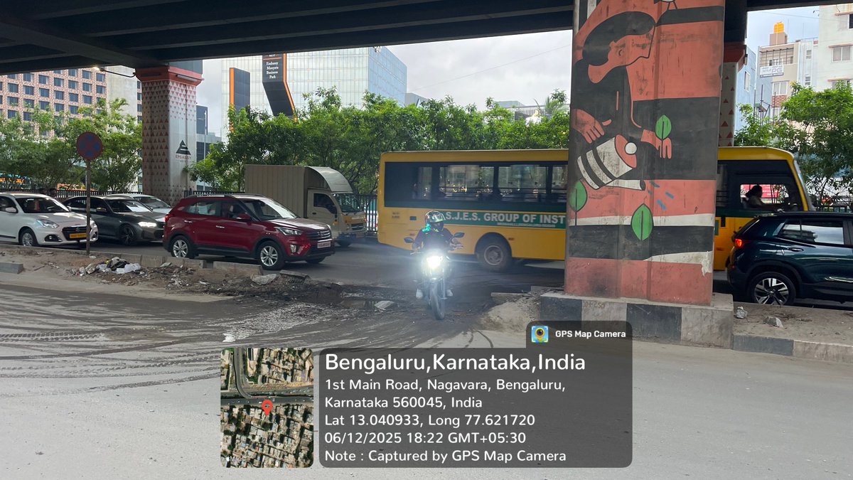 This opening need to be closed to avoid wrong movement of vehicles from both sides. ⁦<a href="/BlrCityPolice/">ಬೆಂಗಳೂರು ನಗರ ಪೊಲೀಸ್‌ BengaluruCityPolice</a>⁩ ⁦<a href="/CPBlr/">CP Bengaluru ಪೊಲೀಸ್ ಆಯುಕ್ತ ಬೆಂಗಳೂರು</a>⁩
