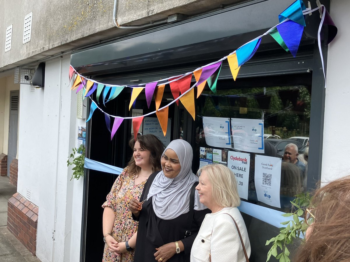 Chris Cunningham (@dunglasschris) on Twitter photo It was great to attend the opening. Another success for a thriving community with strong roots. Thanks to all concerned! <a href="/GoodFoodScot/">Good Food Scotland</a> <a href="/GlasgowHousing/">Wheatley Homes Glasgow</a> <a href="/LINKESGLA/">LINKES</a> <a href="/RealMalcolmM/">Cllr Malcolm Mitchell 🏴 🇺🇦</a> It was great to attend the opening. Another success for a thriving community with strong roots. Thanks to all concerned! <a href="/GoodFoodScot/">Good Food Scotland</a> <a href="/GlasgowHousing/">Wheatley Homes Glasgow</a> <a href="/LINKESGLA/">LINKES</a> <a href="/RealMalcolmM/">Cllr Malcolm Mitchell 🏴 🇺🇦</a>
