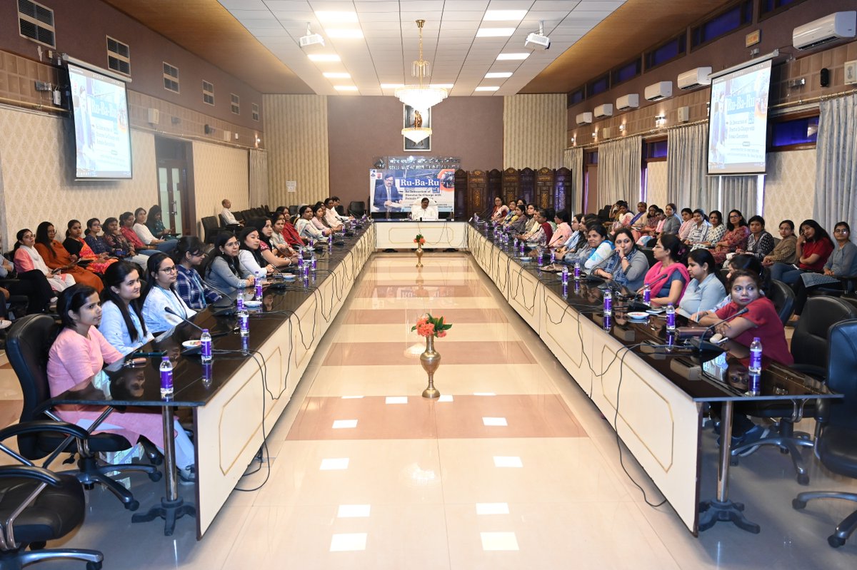 #RuBaRu
बीएसएल की महिला अधिकारियों के लिए निदेशक प्रभारी, श्री बीरेंद्र कुमार तिवारी के साथ "रुबरु" नामक संवाद कार्यक्रम का आयोजन बोकारो निवास में आयोजित किया गया.  "अपनी पसंद, महत्वाकांक्षा, विकास और करियर के माध्यम से खुद को सशक्त बनाना" की थीम पर आयोजित इस संवाद कार्यक्रम में